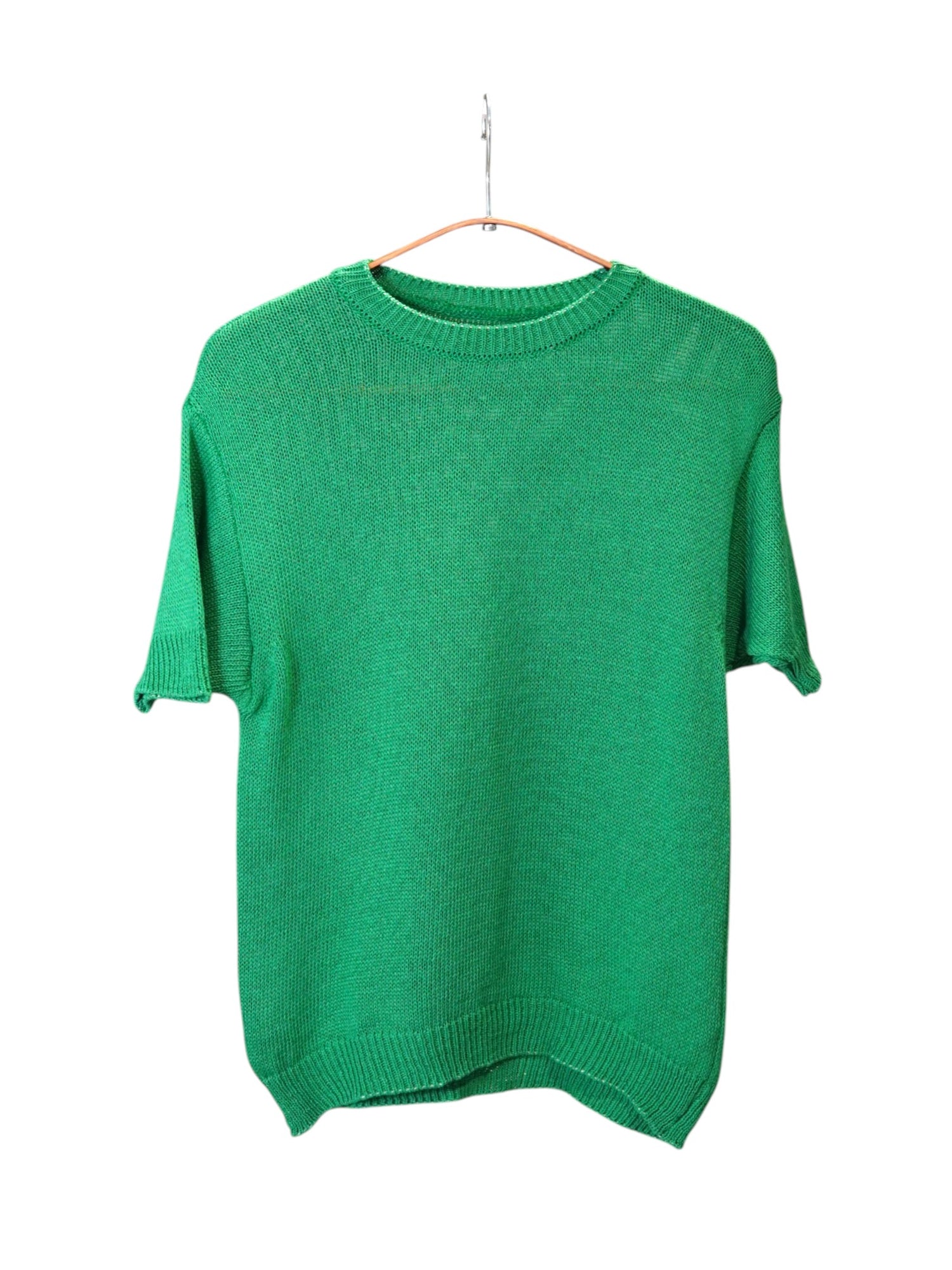 Pulover tricotat verde smarald cu mâneci scurte și textură fină, ușor de asortat în ținute smart-casual.