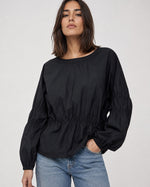 Bluză neagră din bumbac cu mânecă raglan și inserții elastice, vedere frontală. All Above Boutique.
