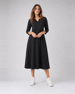 Rochie midi evazată cu decolteu despicat, în nuanța negru, purtată pe model, All Above Boutique