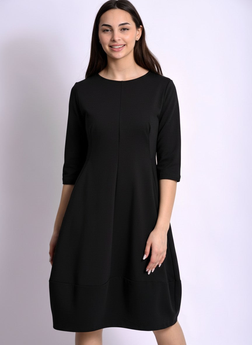 Rochie midi din jerse cu pense și tiv balon, în nuanța neagră, purtată pe model, All Above Boutique