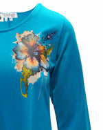 Rochie evazată din jerse cu floare imprimată pe umăr, în nuanța cyan, detaliu, All Above Boutique