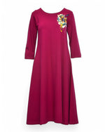 Rochie evazată din jerse cu floare imprimată pe umăr, în nuanța roz închis, vedere frontală, All Above Boutique