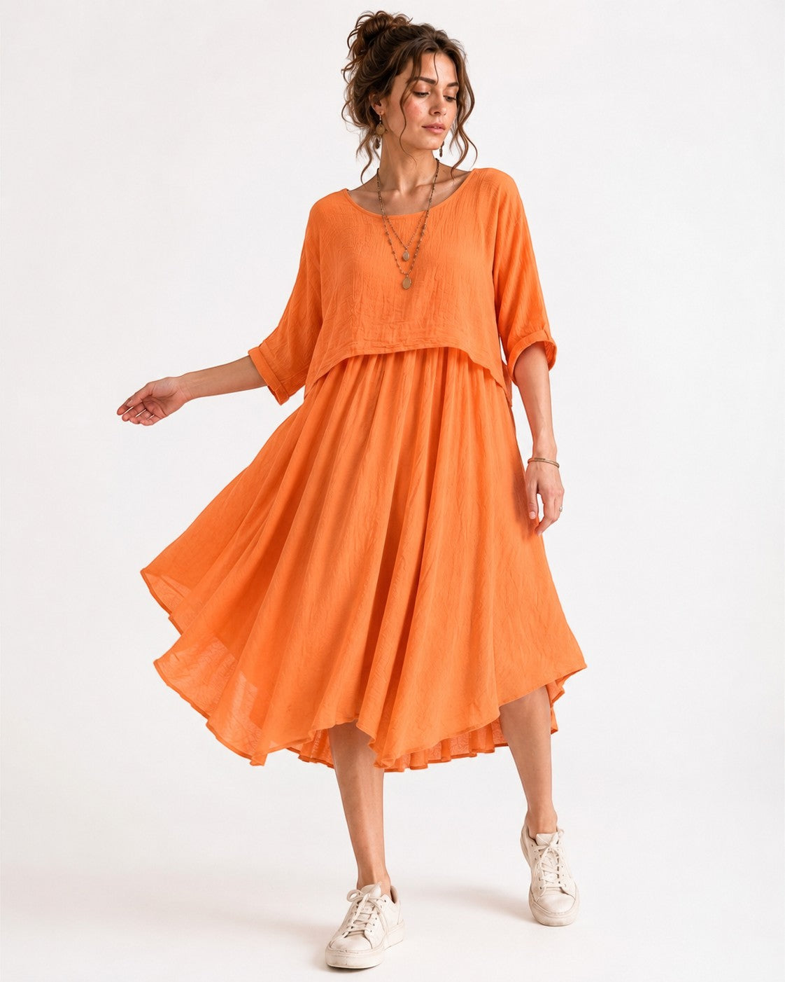 Rochie midi din bumbac, cu crop top texturat și fustă asimetrică, purtată pe model — All Above Boutique.
