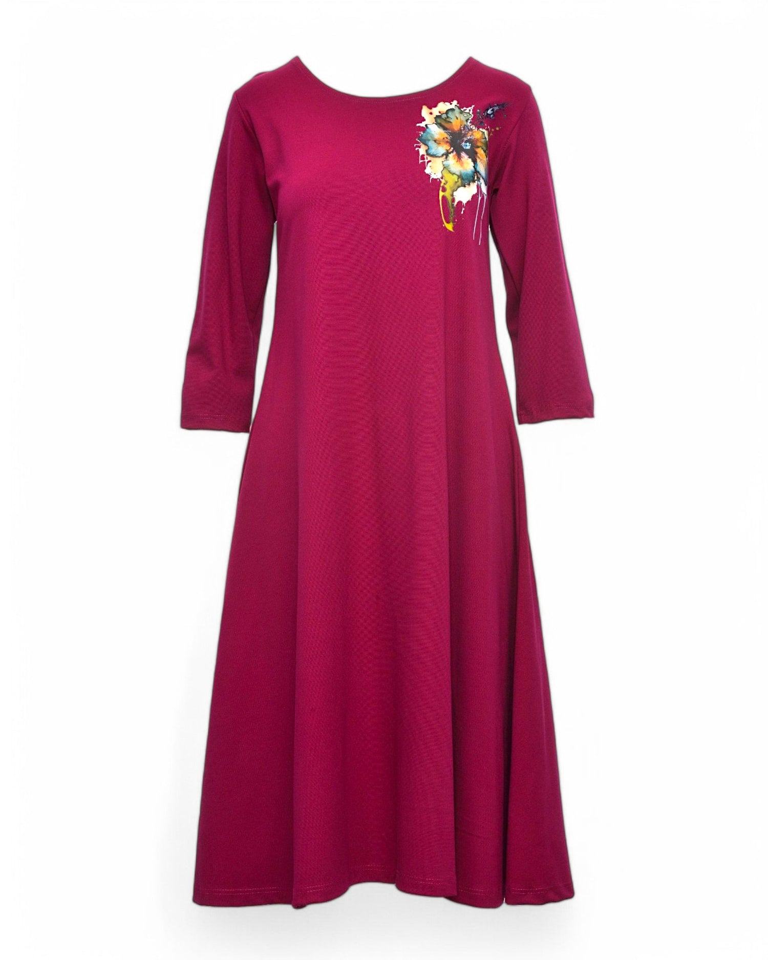 Rochie A-shape visiniu cu imprimeu floare, mâneci trei sferturi și decolteu rotund.