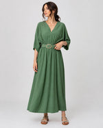 Rochie midi bluzon cu decolteu în V și centură, nuanța verde, vedere din față