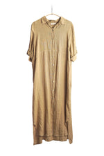 Rochie cămașă beige din in, cu nasturi și croială dreaptă, perfectă pentru vară.