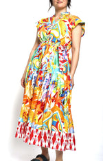 Rochie multicoloră cu bordură roșie și imprimeu marin, croială lejeră.
