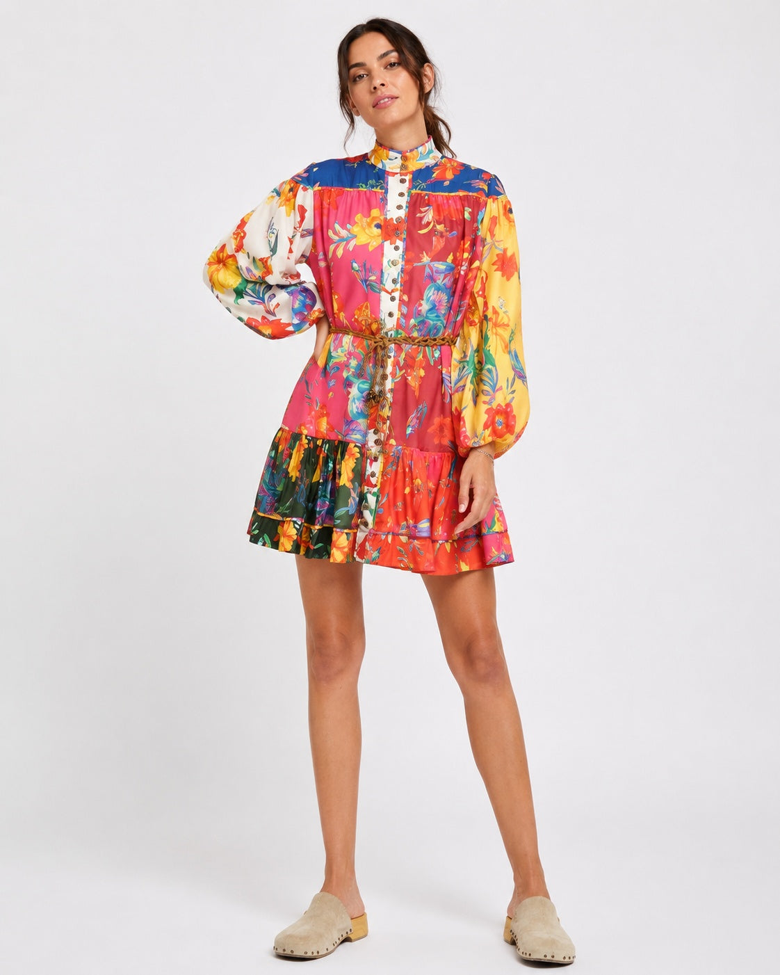 Rochie drop waist cu mânecă lungă, nasturi de lemn și imprimeu floral, vedere din față