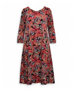 Rochie evazată cu imprimeu roșu vibrant, mâneci 3/4 și material elastic pentru confort maxim.