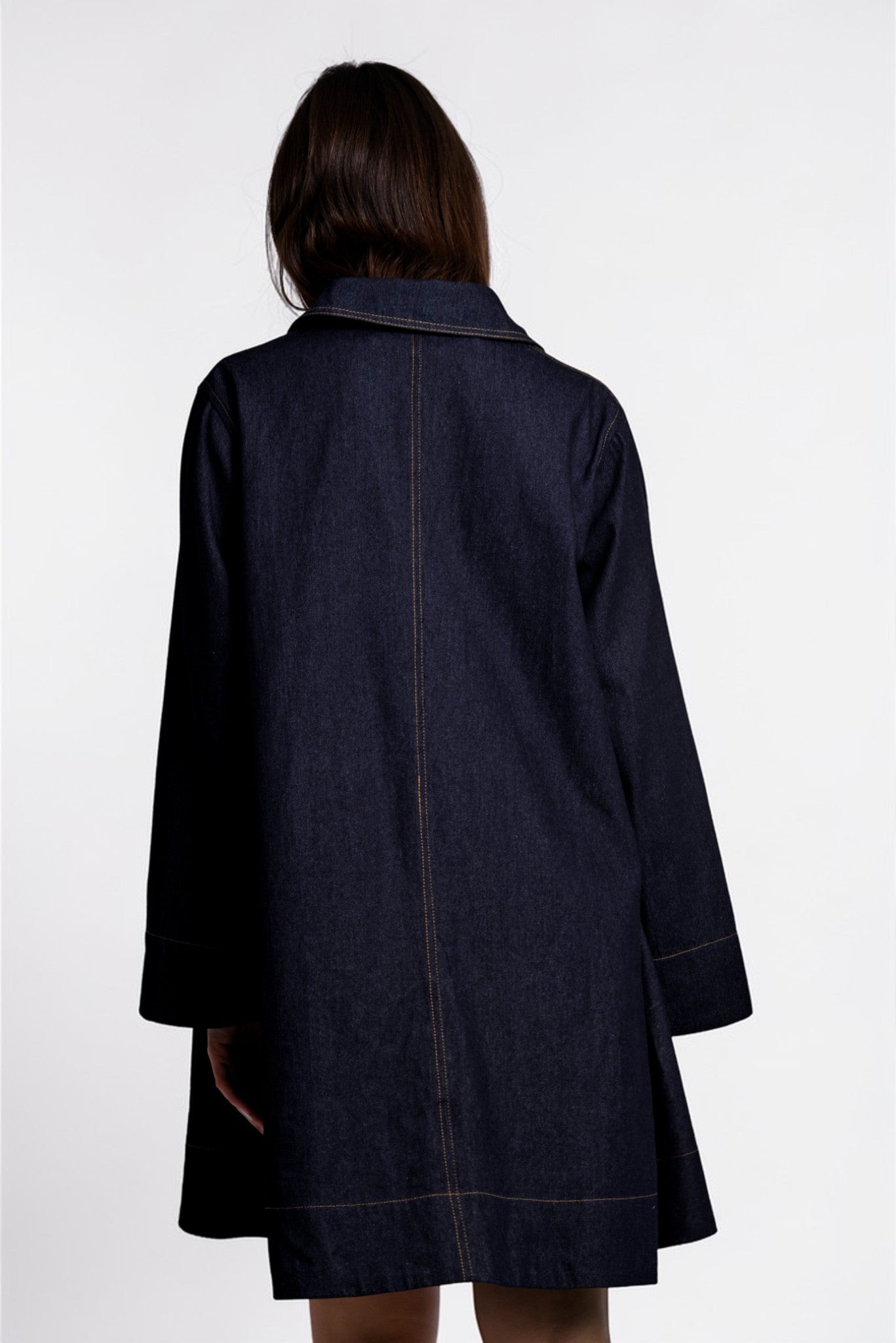 Rochie din jeans gros, vedere din spate