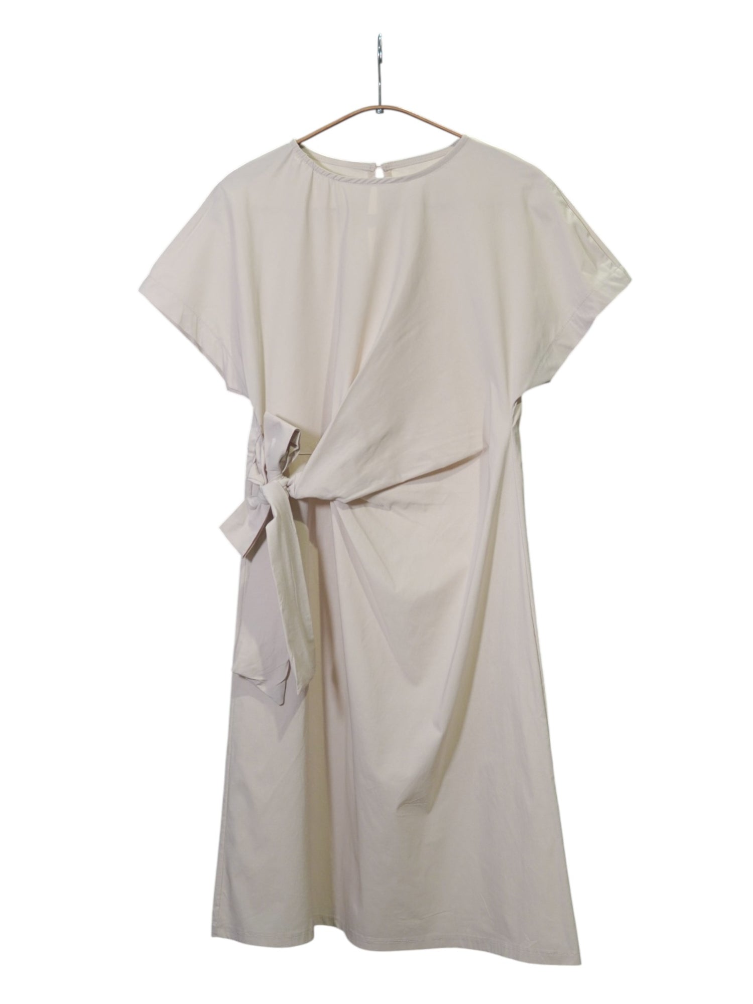 Rochie bej lejeră cu mâneci căzute și fundă decorativă laterală