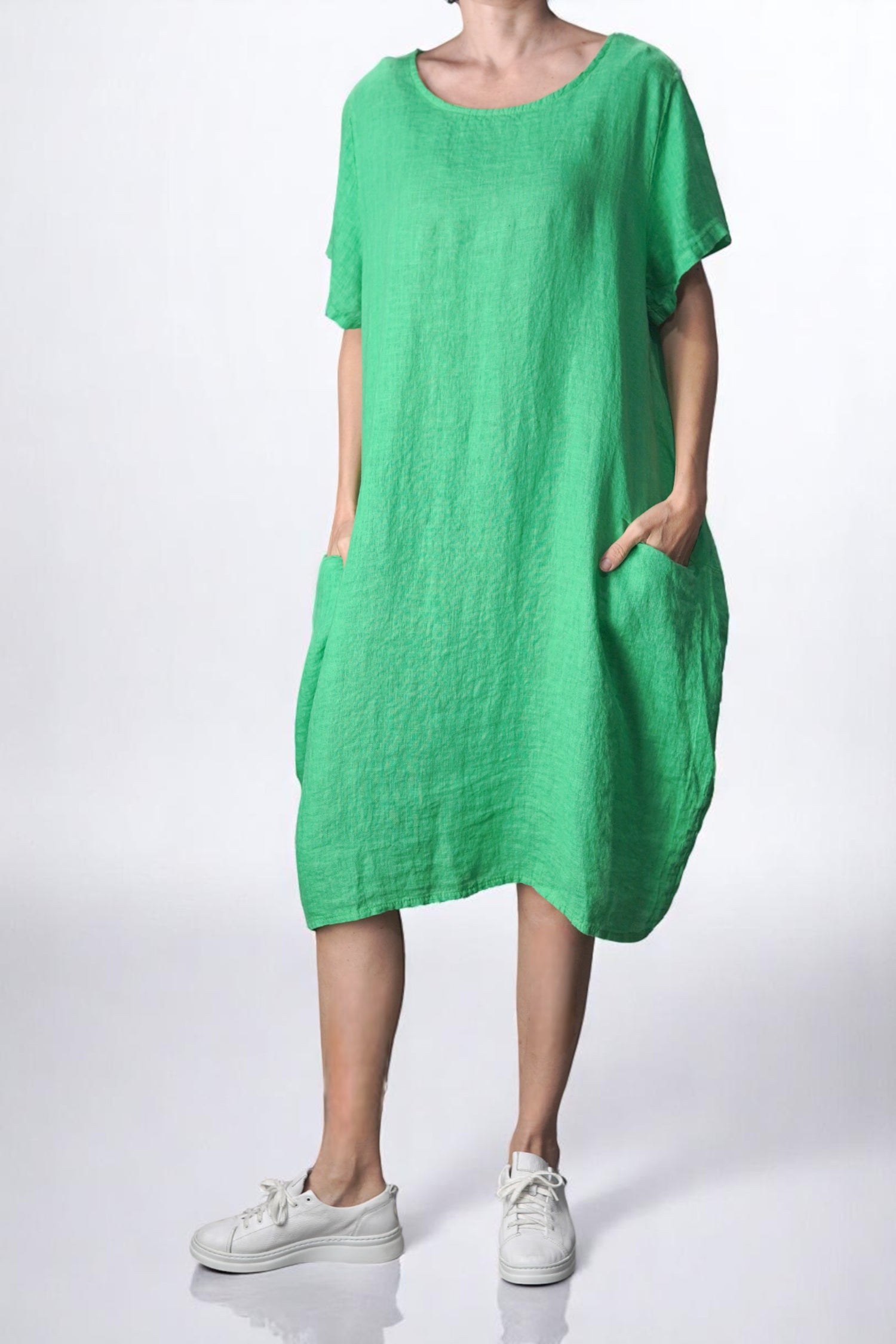 Rochie lejeră din in 100%, culoare verde crud, cu buzunare laterale și design minimalist