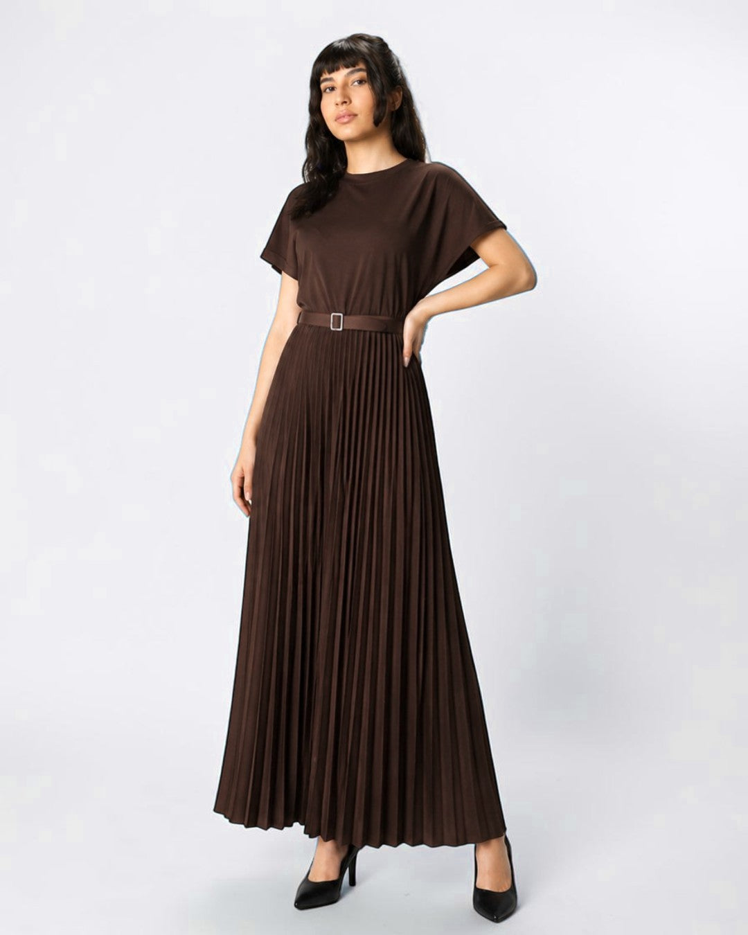 Rochie lungă, cu fustă plisată satinată și top tricou, perfectă pentru evenimente de zi