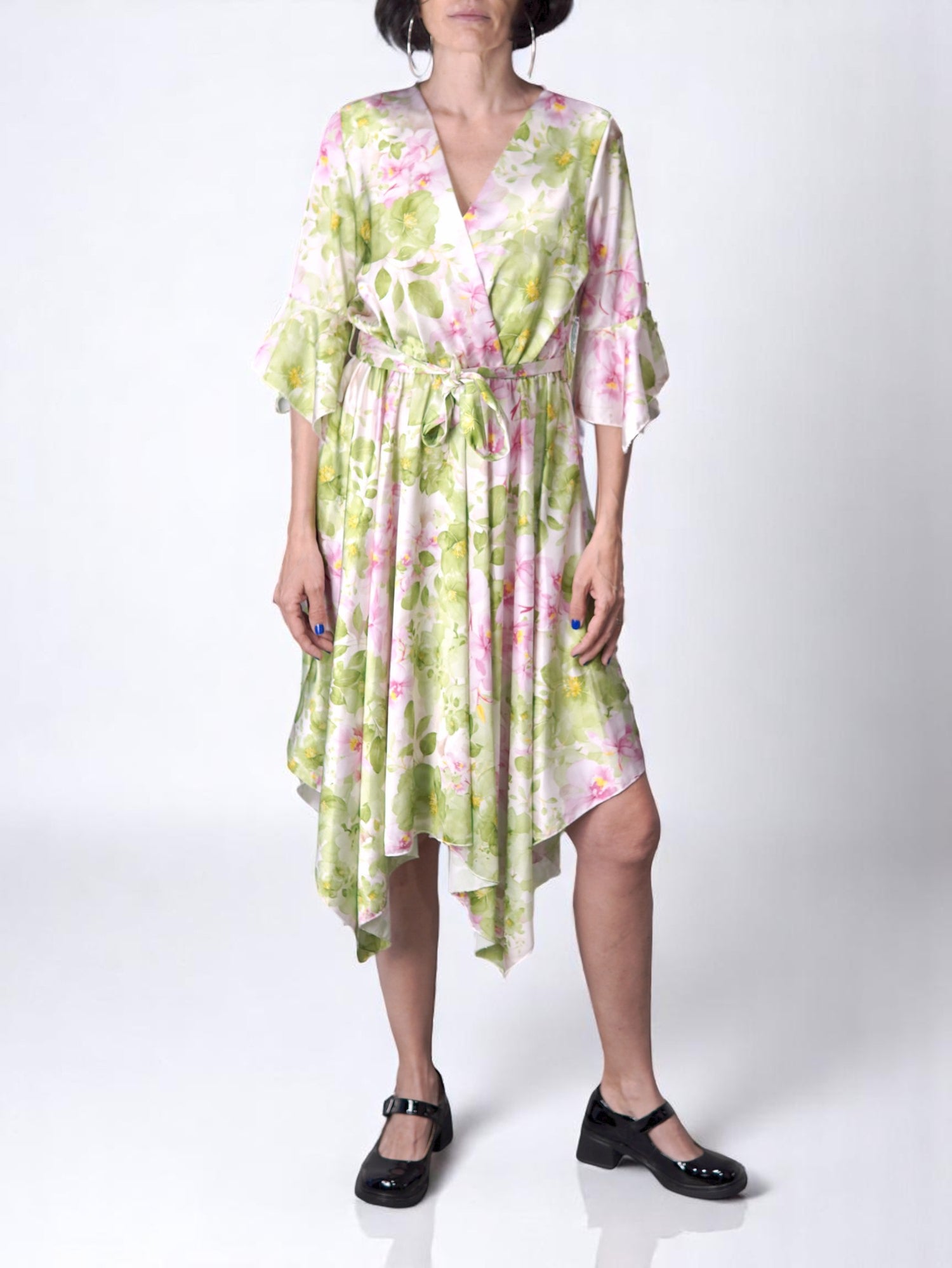 Rochie midi cu imprimeu floral în nuanțe de verde, vedere din față