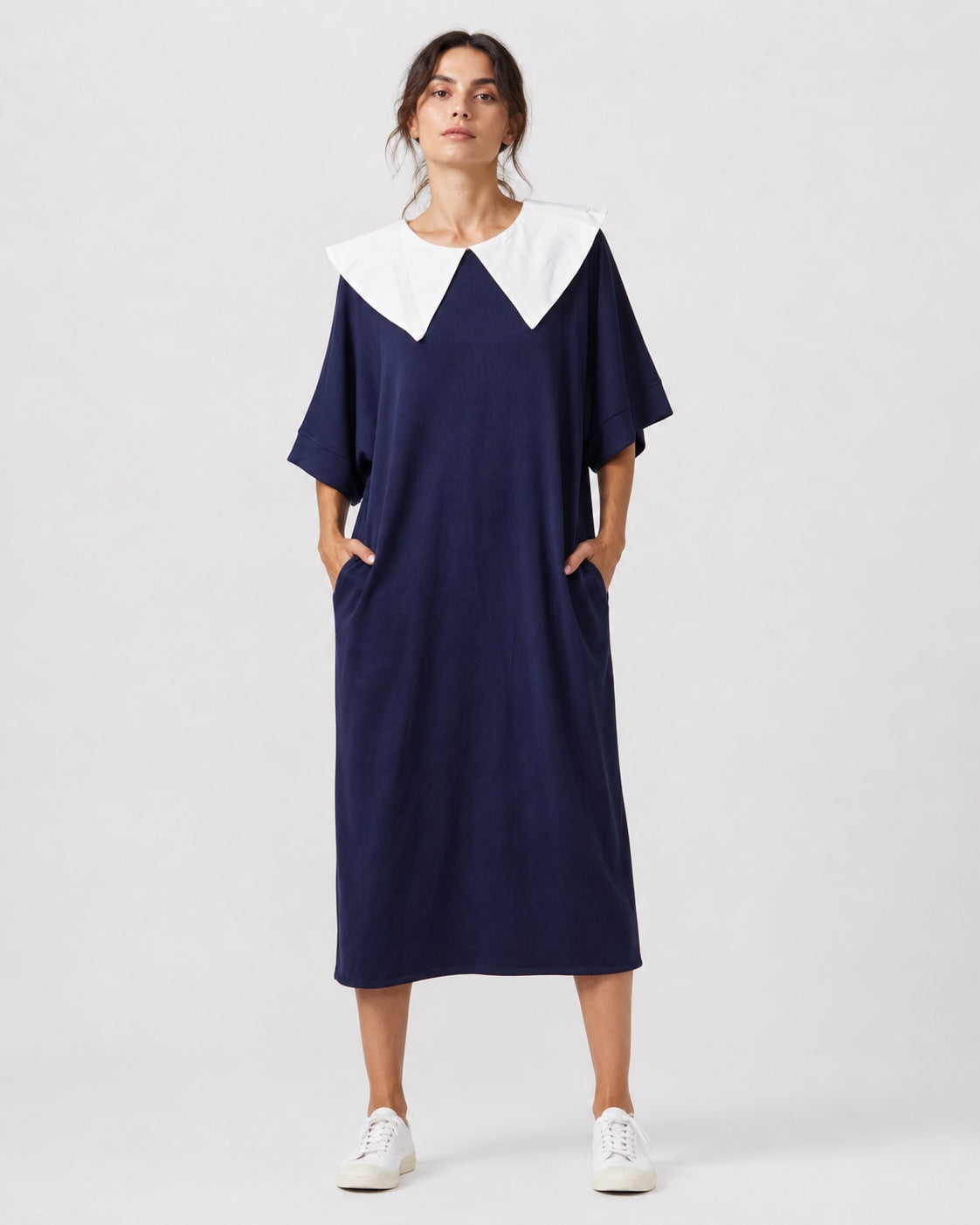 Rochie midi cu rever, nuanța bleumarin, vedere din față