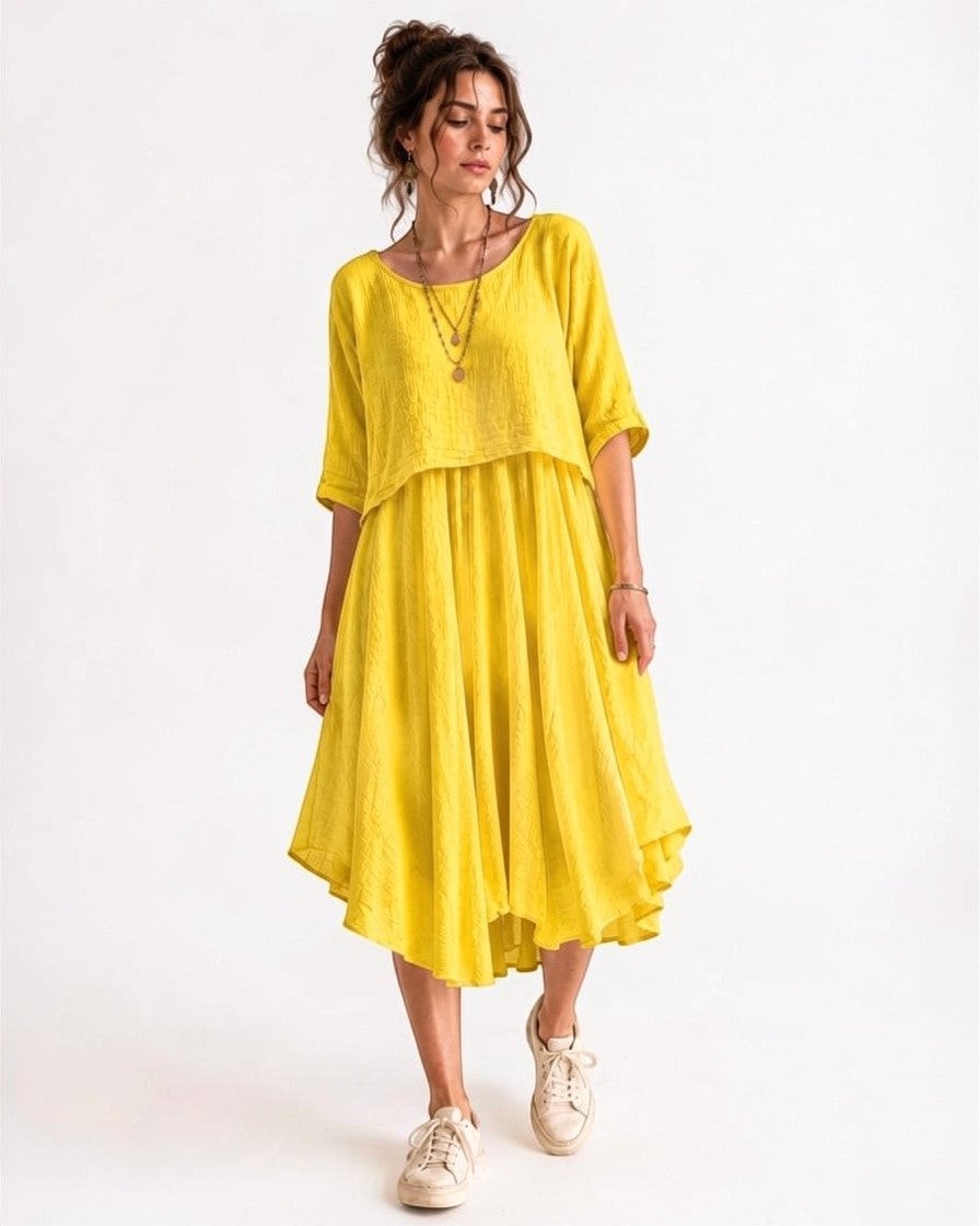 Rochie midi galben din bumbac, cu crop top texturat și fustă asimetrică, purtată pe model — All Above Boutique.