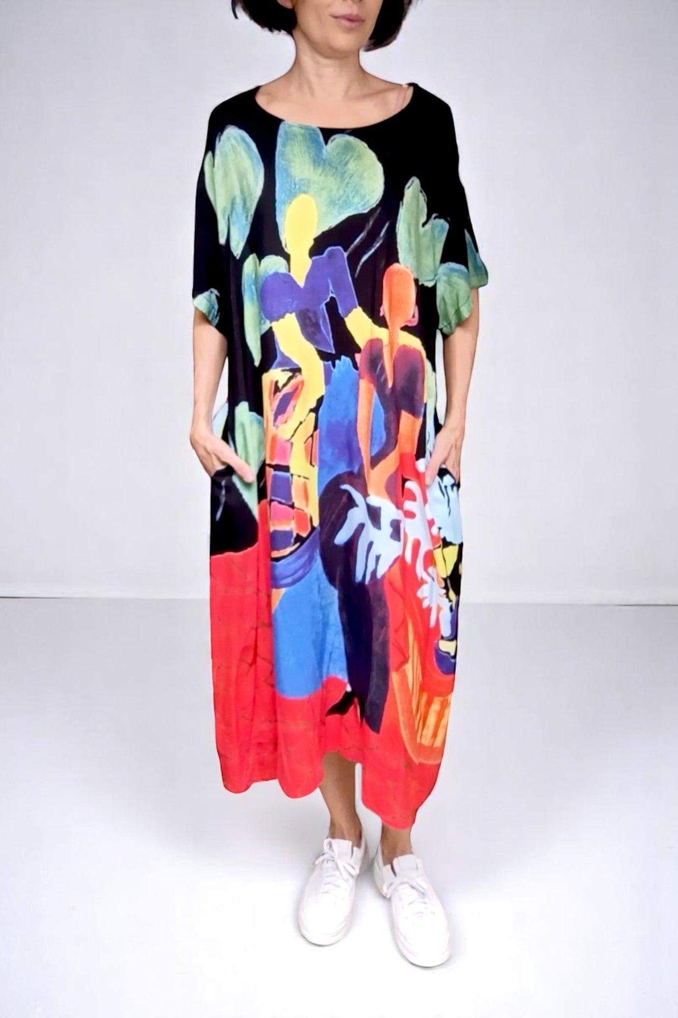 Rochie lejeră din vâscoză cu imprimeu artistic viu colorat, vedere din față
