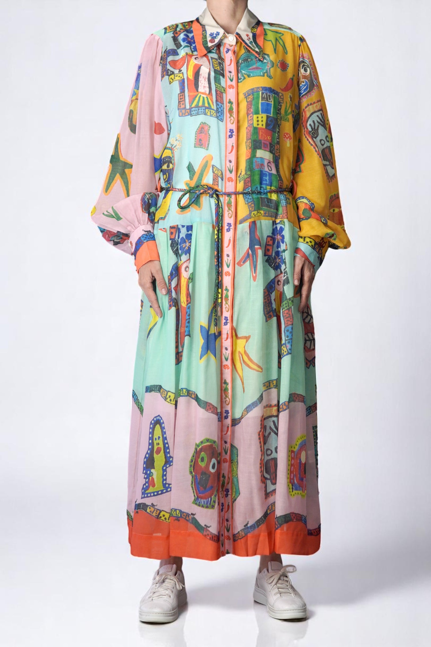 Rochie cămașă lungă cu imprimeu artistic în nuanțe de galben, roz și verde, vedere frontală