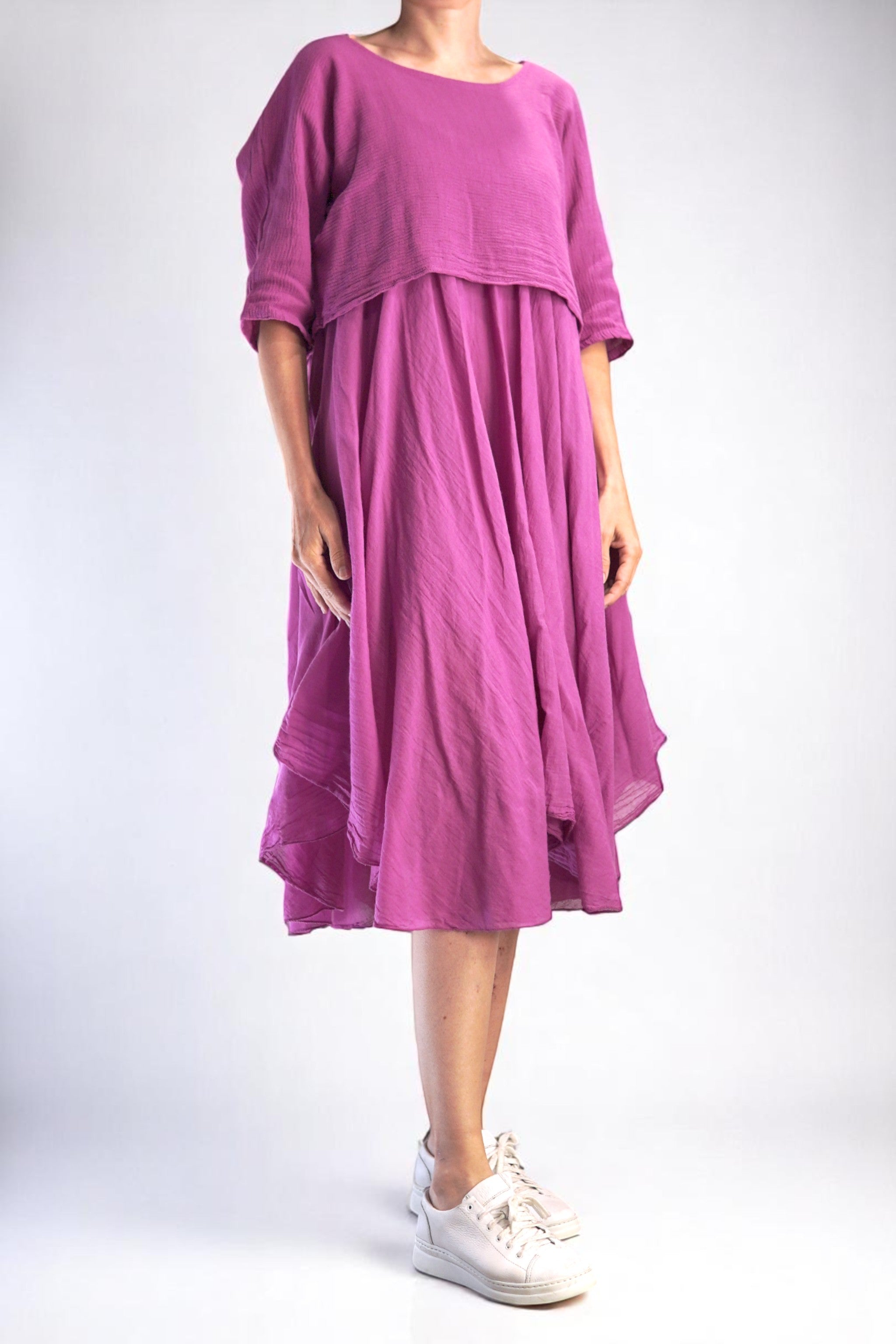 Rochie midi roz închis din bumbac, cu crop top texturat și fustă asimetrică, purtată pe model — All Above Boutique.