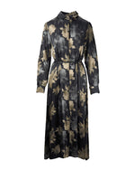 Rochie din satin cu imprimeu floral în tonuri de negru și bej, design tip cămașă.
