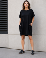 Rochie scurtă basic cu design minimalist, detaliu material — All Above Boutique.
