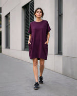 Rochie scurtă basic casual, cădere fluidă și linie curată — All Above Boutique.