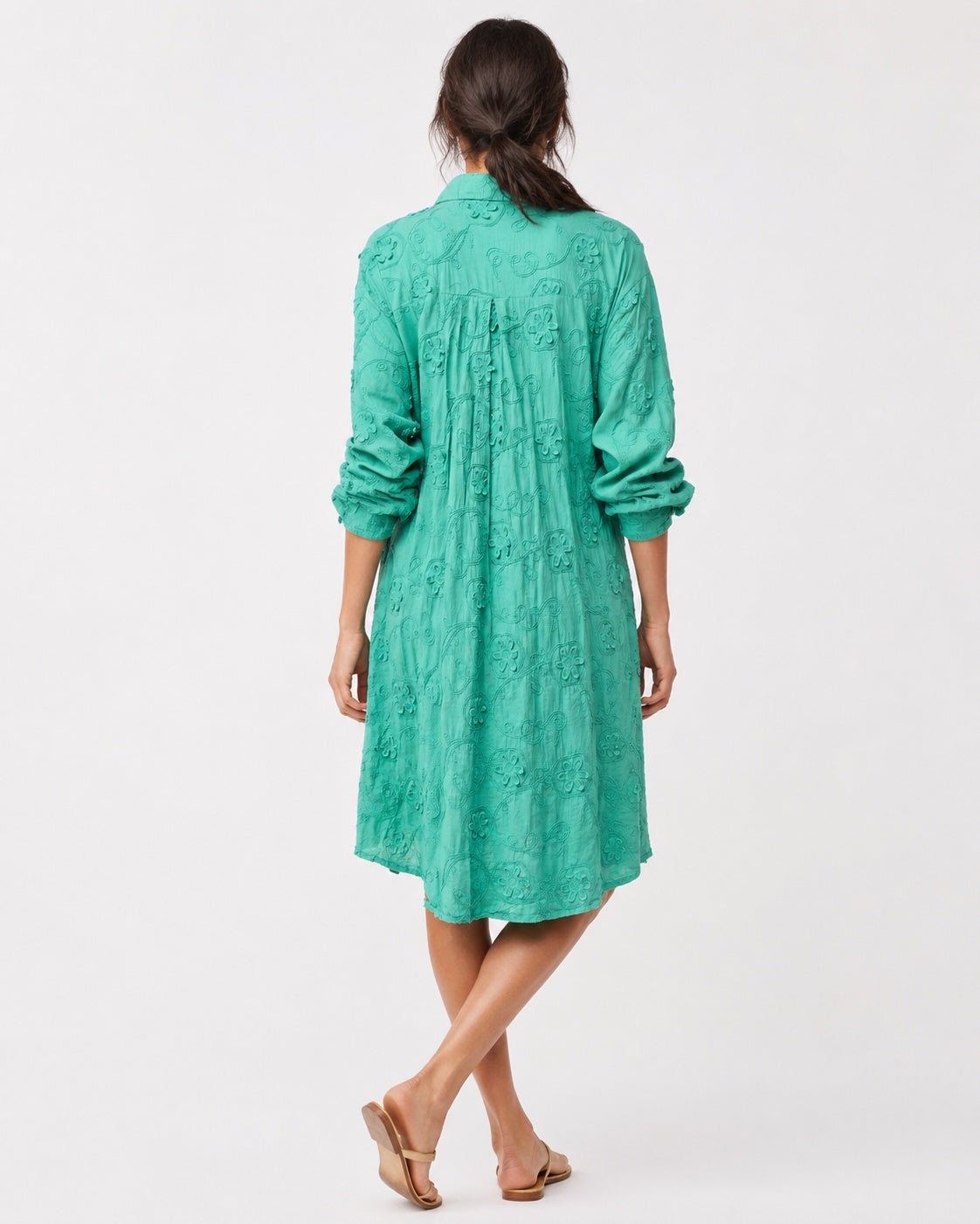 Rochie scurtă din bumbac cu broderie florală, vedere din spate