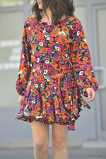  Rochie scurtă din poliester cu imprimeu floral, vedere din spate

