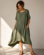 Rochie simplă din viscoză cu croială oversize și buzunare laterale, vedere frontală — All Above Boutique.