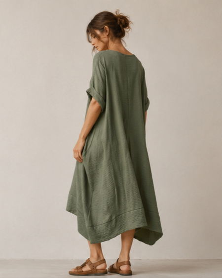 Rochie simplă din viscoză cu croială oversize, detaliu material — All Above Boutique.