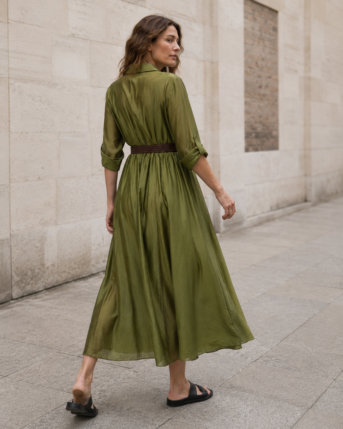 Rochie cămașă din tencel satinat, vedere din spate. All Above Boutique.