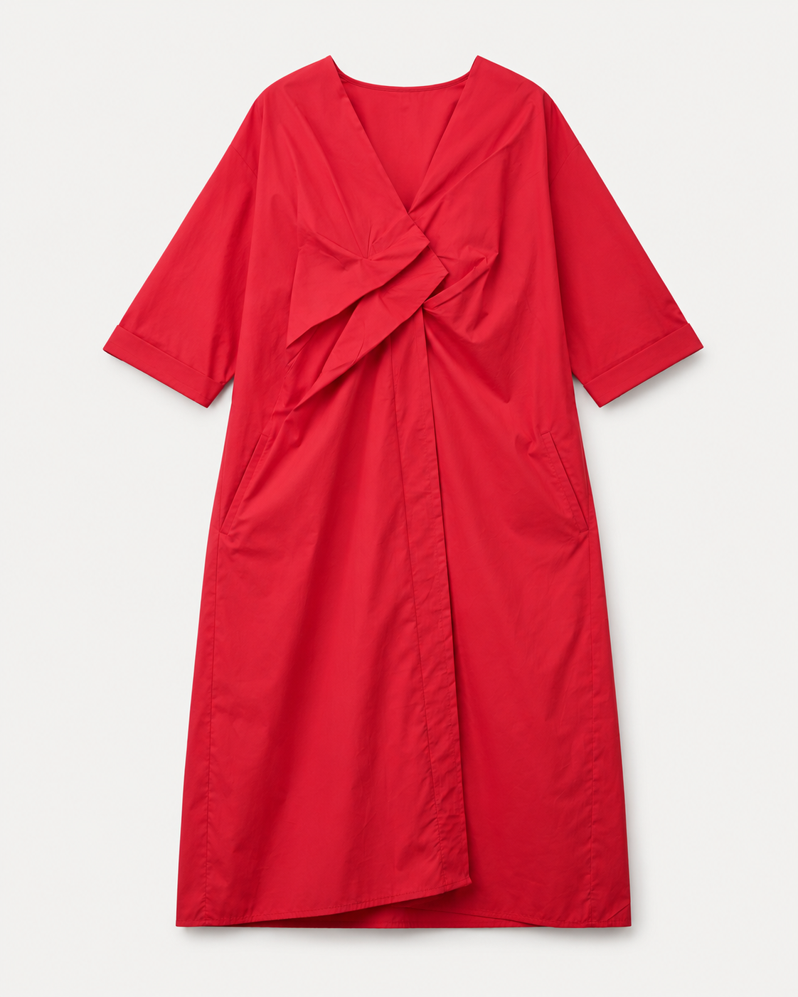 Rochie roșie din bumbac cu decolteu în pliuri, alt unghi cu accent pe decolteu. All Above Boutique.