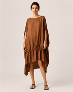 Rochie fluidă camel oversize cu tiv asimetric, vedere frontală — All Above Boutique.