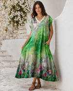 Rochie kaftan verde cu decolteu în V și imprimeu pastelat, vedere frontală. All Above Boutique.