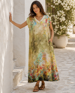 Rochie kaftan verde fistic cu decolteu în V și imprimeu pastelat, vedere frontală. All Above Boutique.