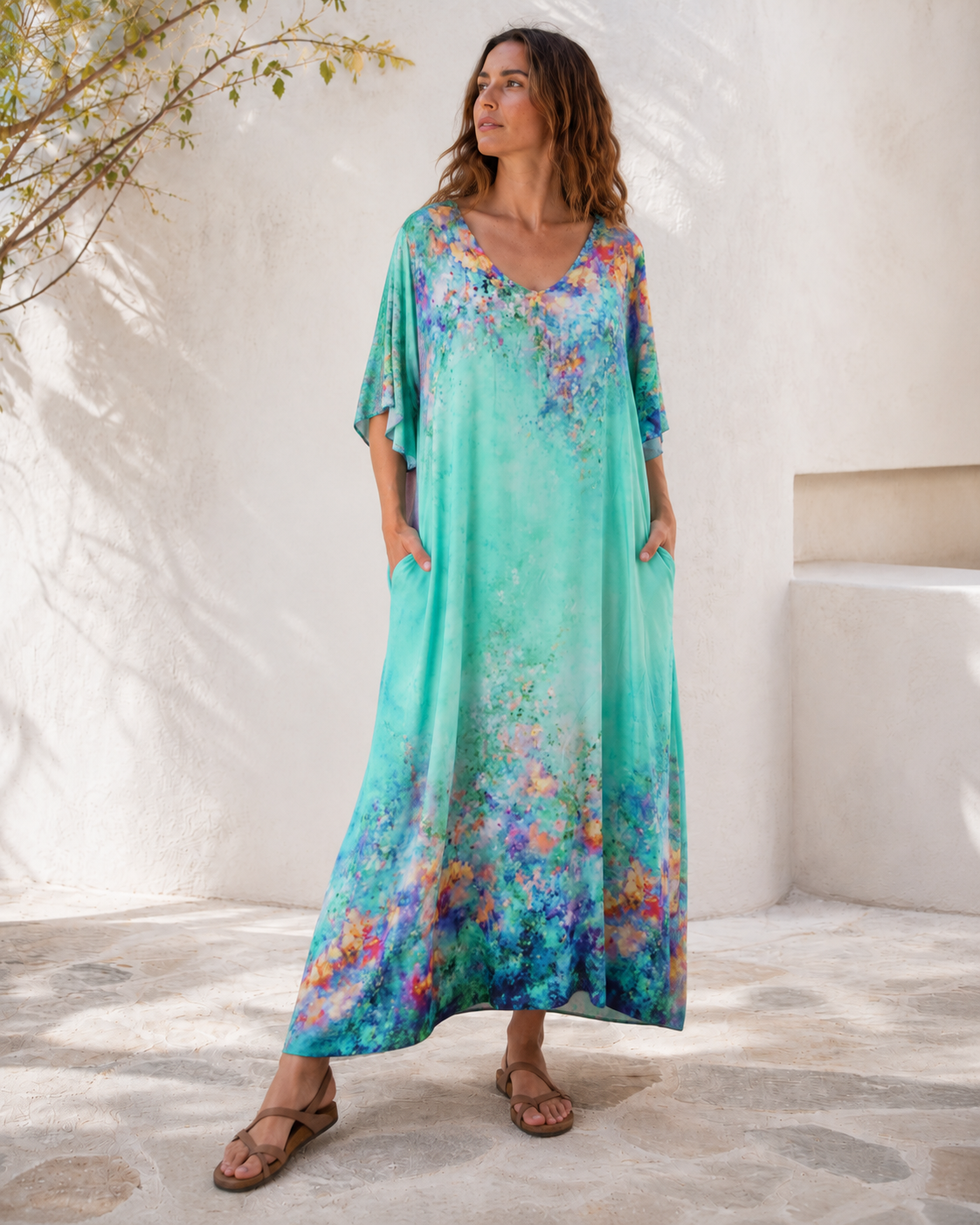Rochie lungă albastră mătăsoasă cu mânecă scurtă și decolteu în V, vedere frontală. All Above Boutique.