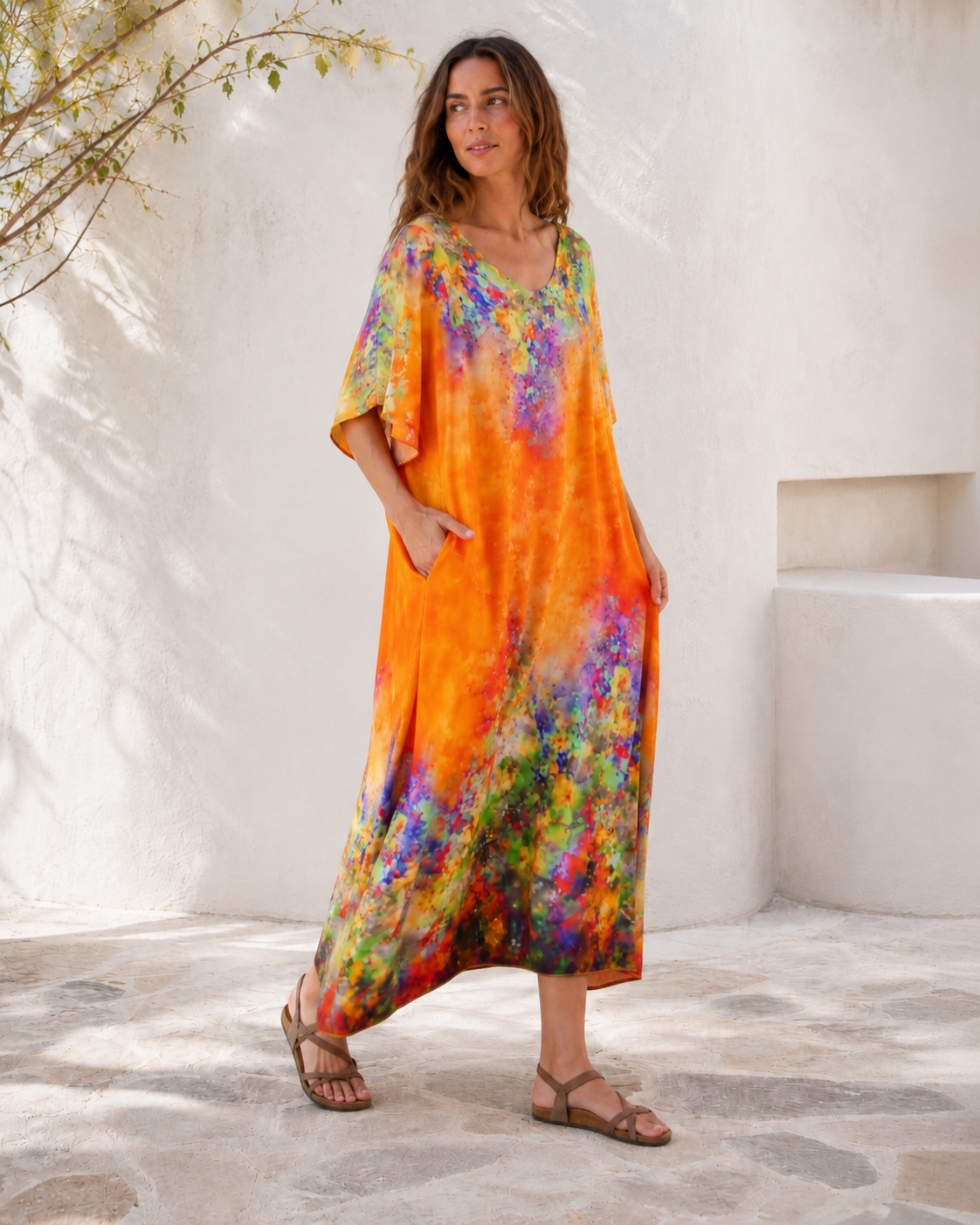 Rochie lungă portocalie mătăsoasă cu mânecă scurtă și decolteu în V, vedere frontală. All Above Boutique.