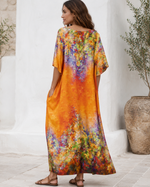 Rochie lungă portocalie mătăsoasă cu mânecă scurtă, vedere din spate. All Above Boutique.