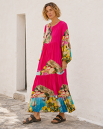 Rochie lungă satinată cu imprimeu Amalfi, vedere ansamblu cu cădere fluidă. All Above Boutique.
