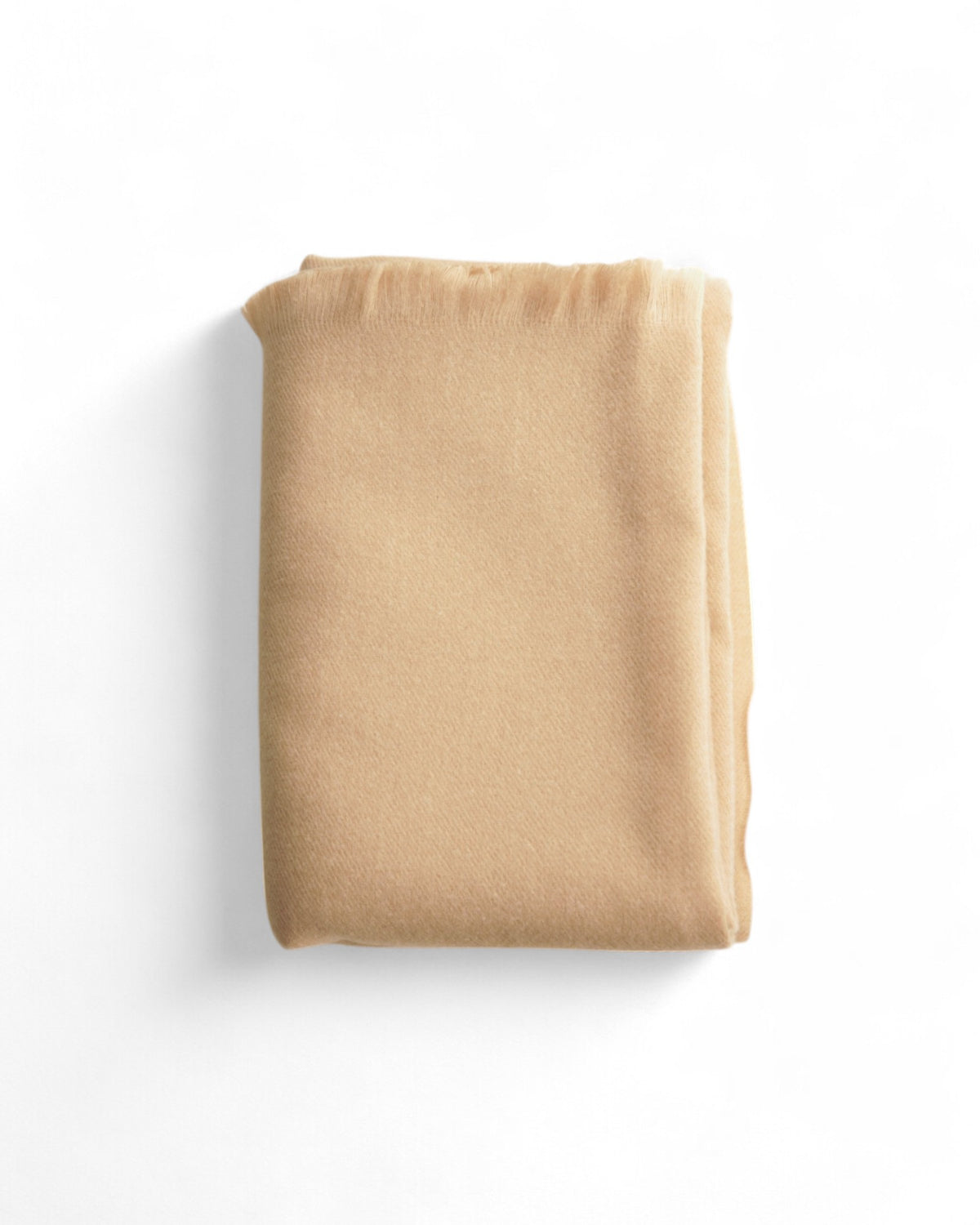 Șal bej uni din tricot soft cu franjuri scurte și țesătură moale