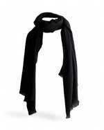 Șal negru clasic din tricot soft, accesoriu versatil și elegant