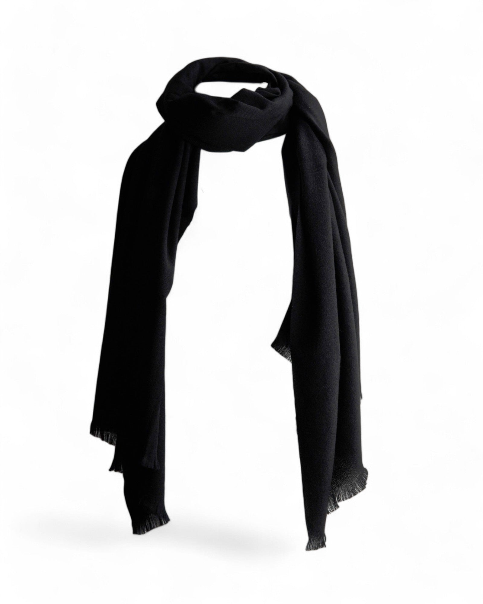 Șal negru clasic din tricot soft, accesoriu versatil și elegant