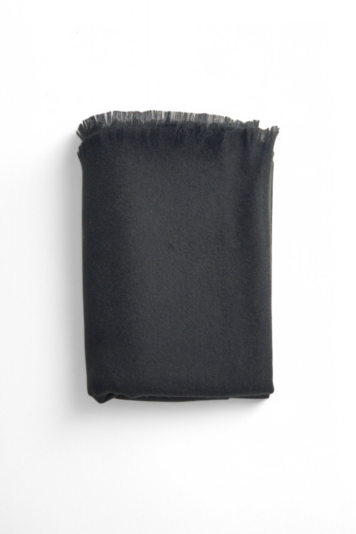 Șal negru clasic din tricot soft, accesoriu versatil și elegant