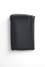 Șal negru clasic din tricot soft, accesoriu versatil și elegant