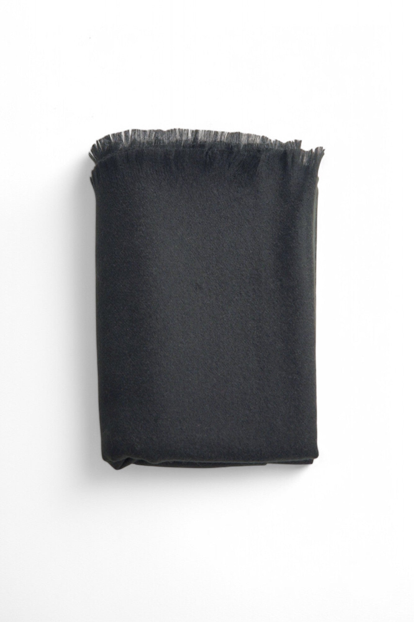 Șal negru clasic din tricot soft, accesoriu versatil și elegant