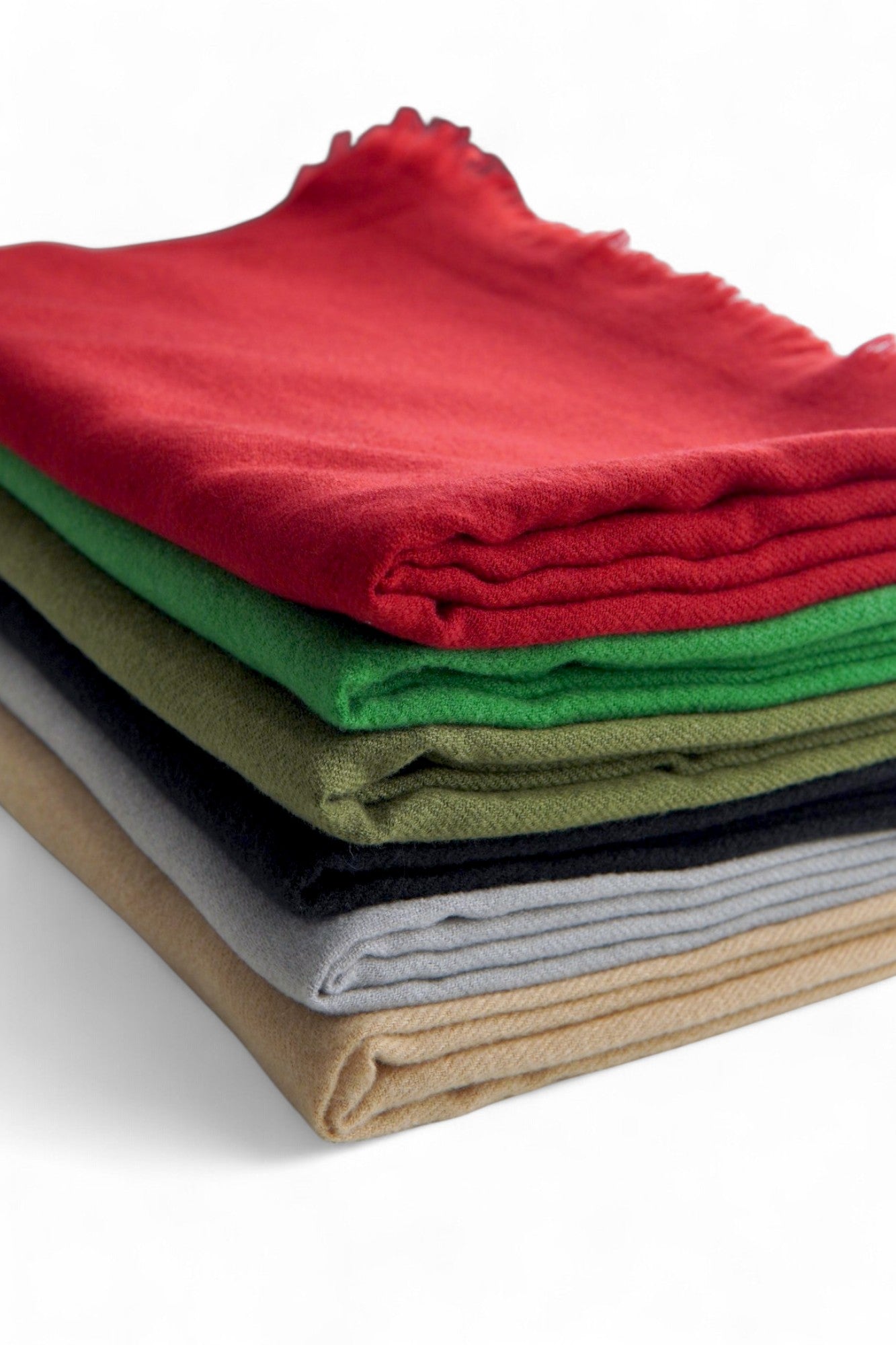 Set de mai multe șaluri uni din tricot soft în diverse culori, cu franjuri scurte