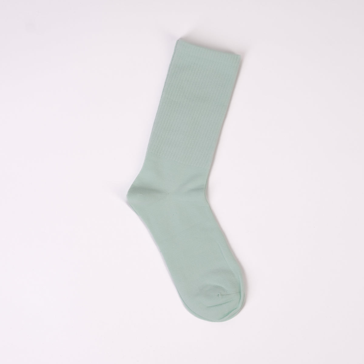 Șosetă verde smarald tricotată fin, cu elastic în partea superioară și textură reiată pe gambă
