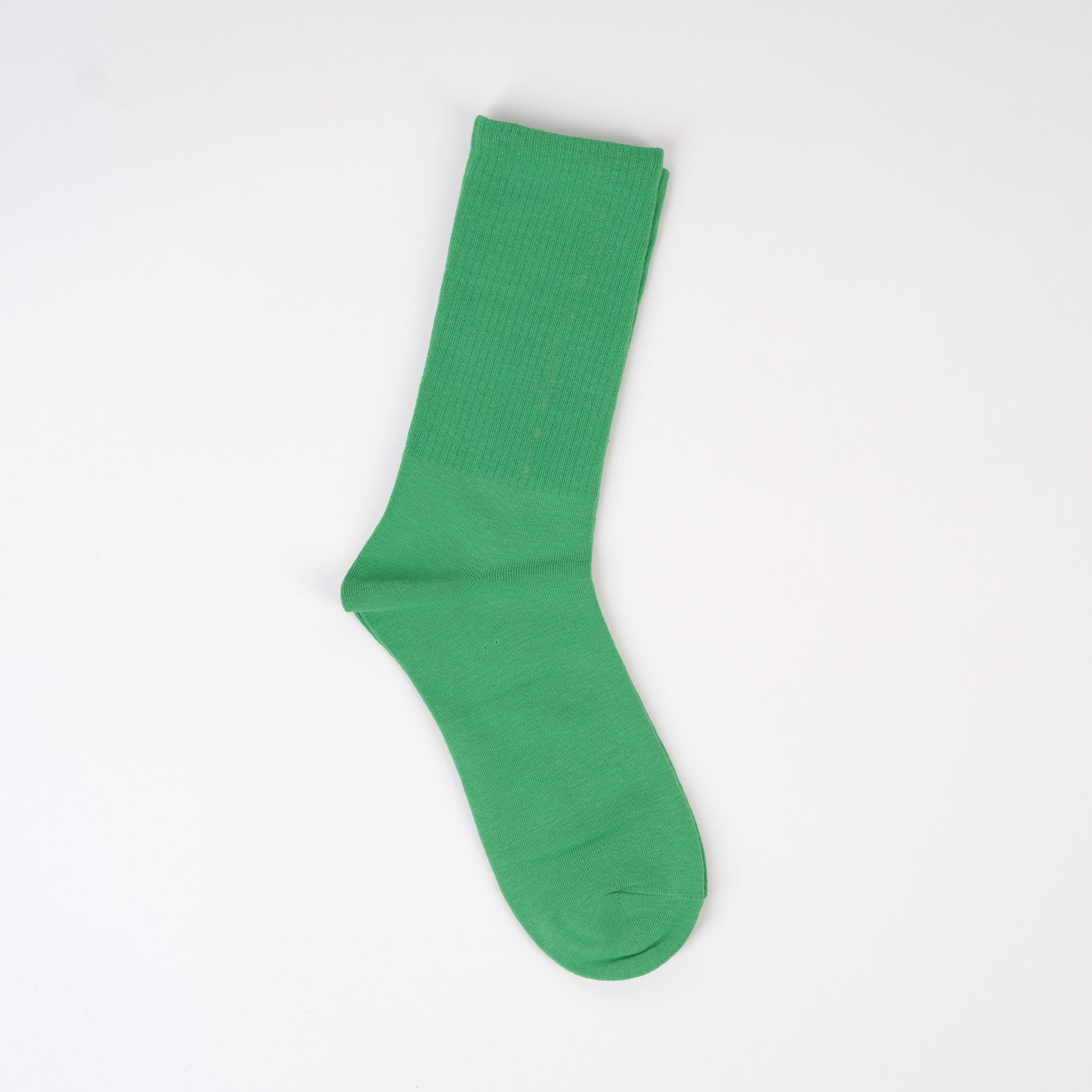  Șosetă verde lime tricotată fin, cu detalii simple și talpă netedă