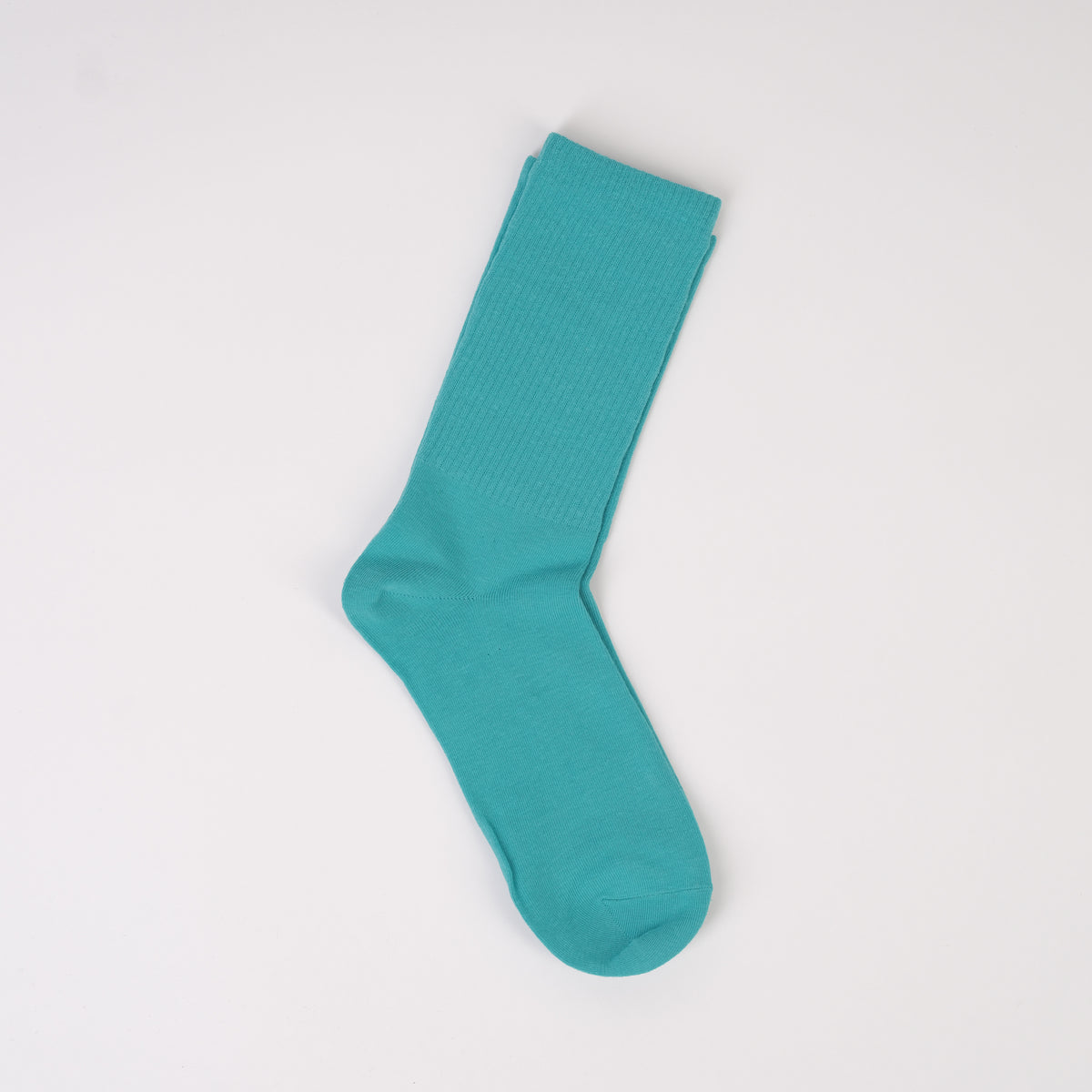 Șosetă verde mentă deschisă, cu aspect minimalist și textură moale