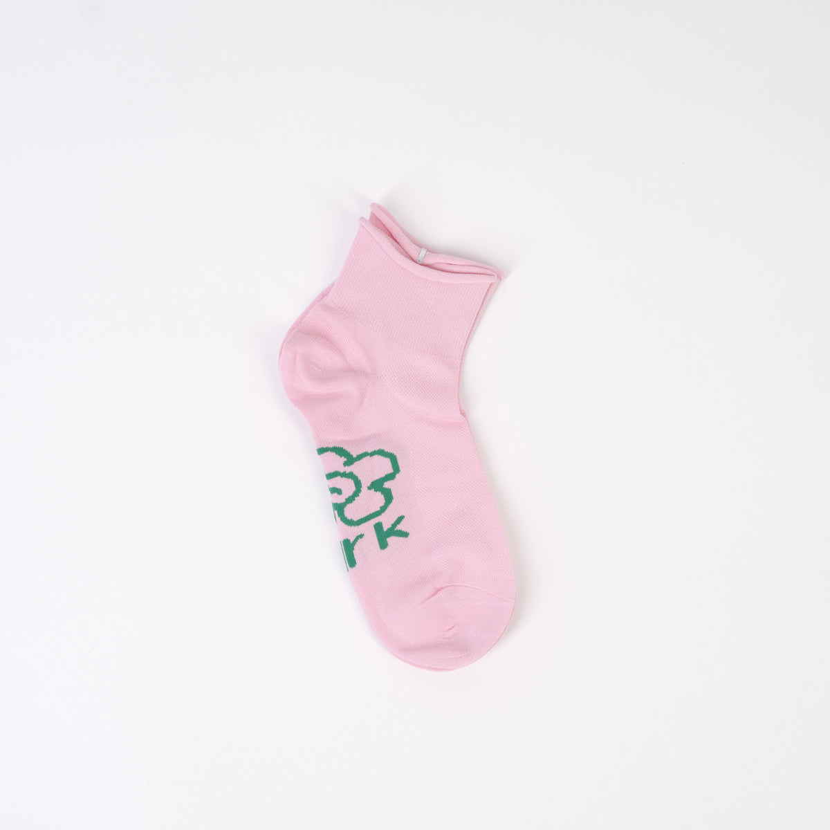 Șosetă roz pastel cu imprimeu floral și text decorativ, ideală pentru ținute casual